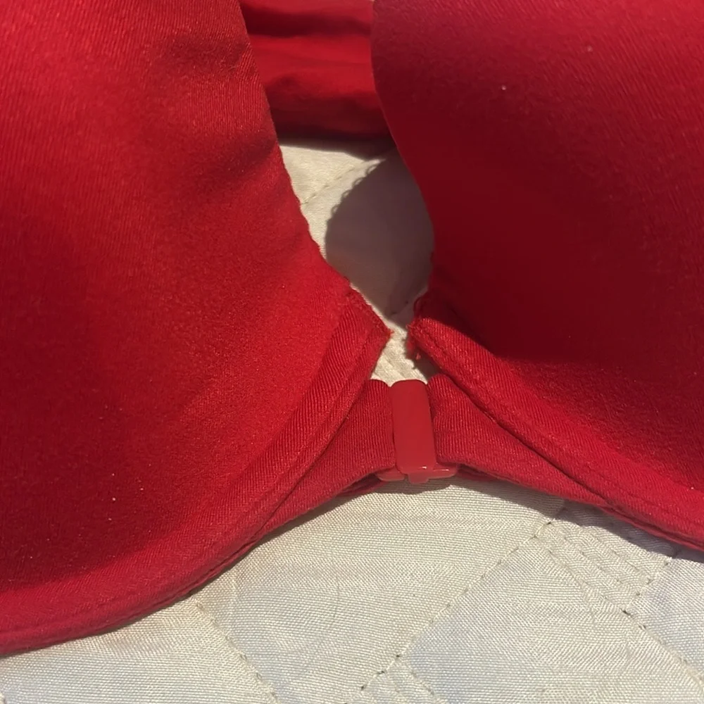 Red bra - Picture 4 of 5
